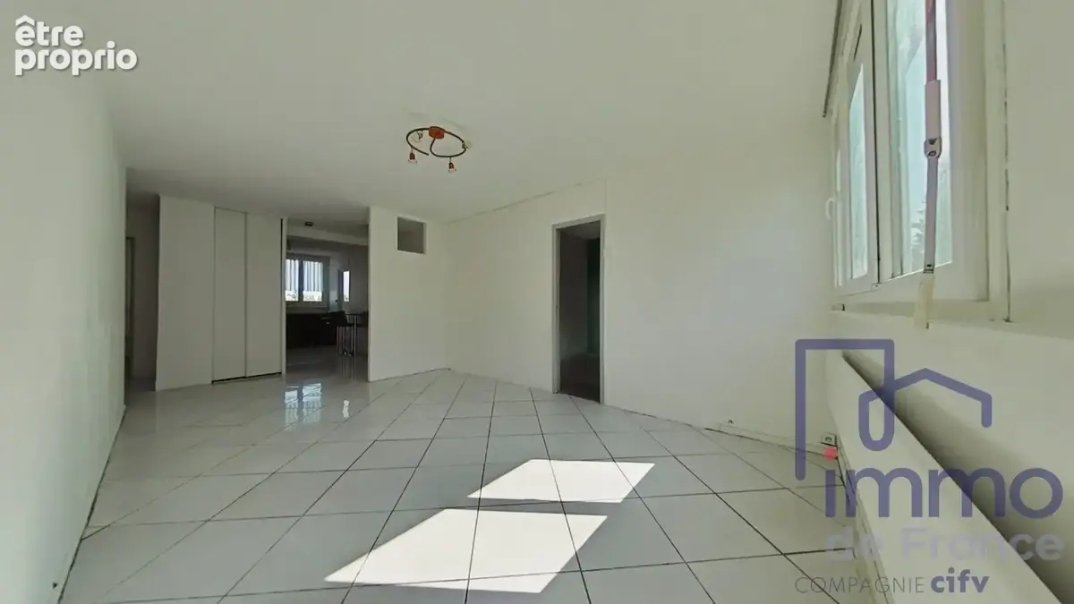 Appartement 73 m² à Saint-Etienne  - photo 2