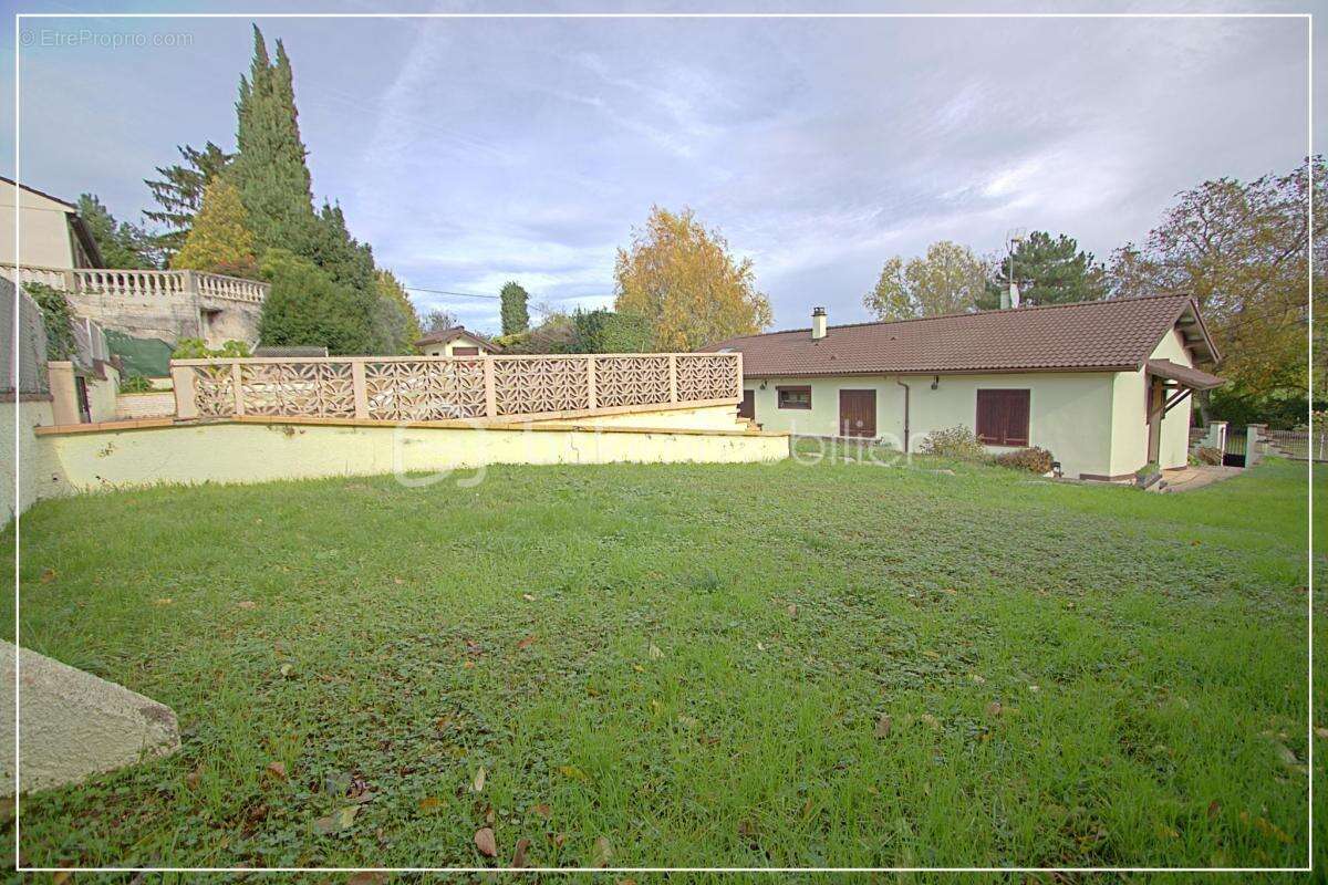 Maison à SAINT-PIERRE-DE-CHANDIEU