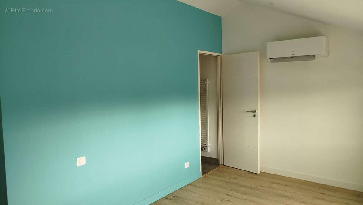 Maison à SAINT-LAURENT-DE-LA-PREE