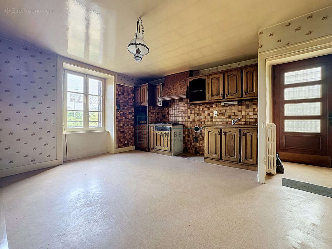 ensemble immobilier maison 141m2 et granges - photo 5