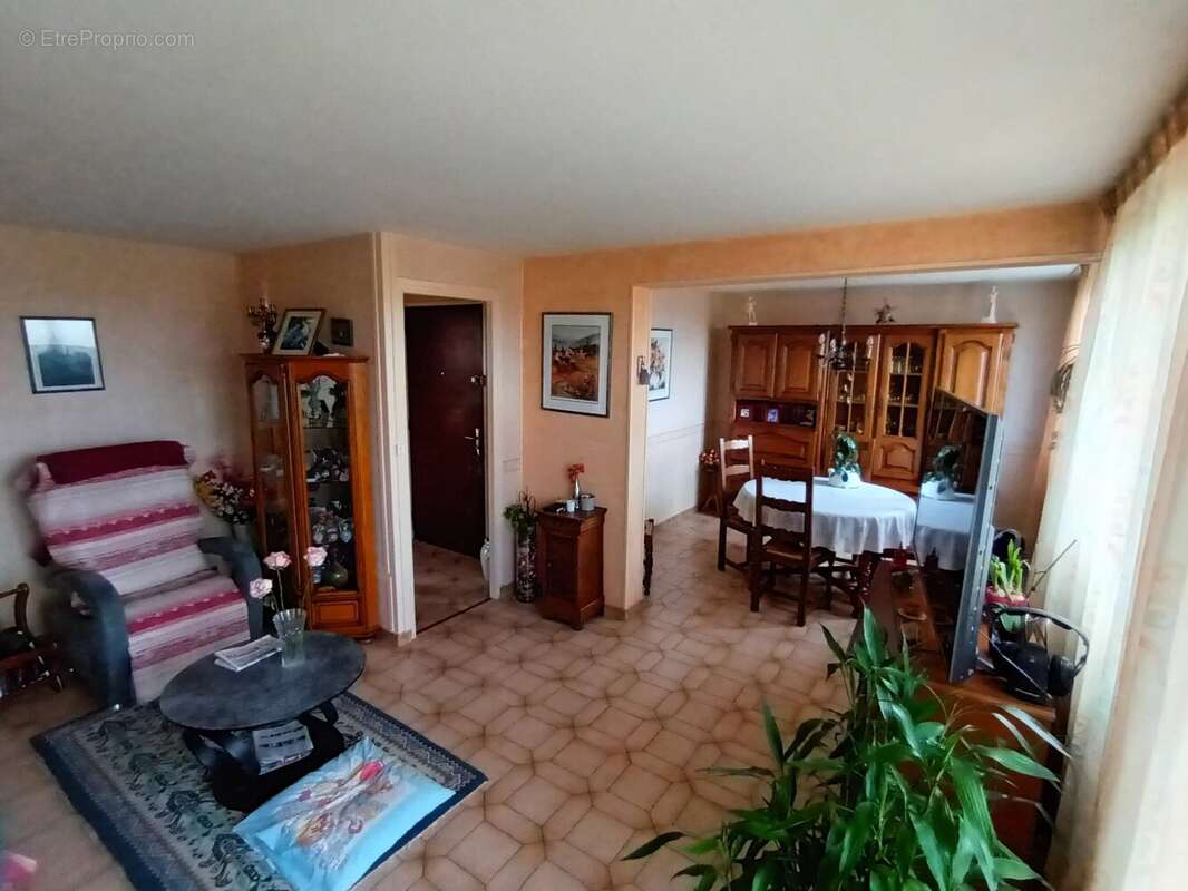 Appartement à MONTCEAU-LES-MINES