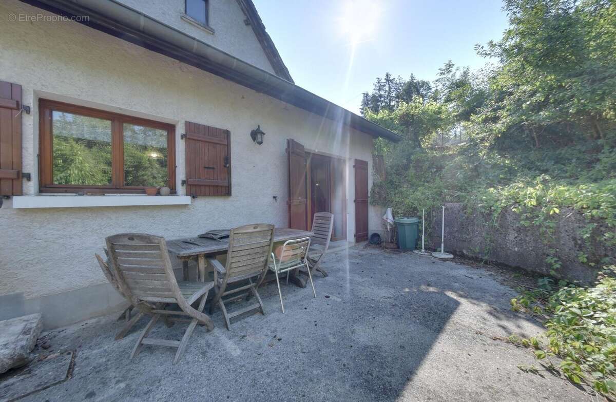 Maison à SAINT-LAURENT-DU-PONT