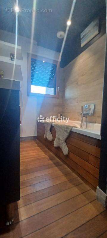 Maison à RUYNES-EN-MARGERIDE