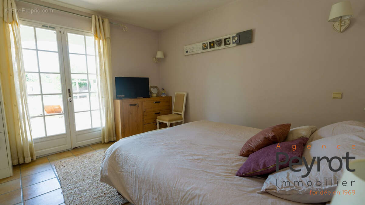 Maison 263 m² à Le Soler  - photo 6