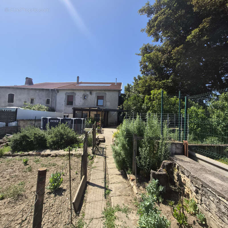 Maison à MOYEN
