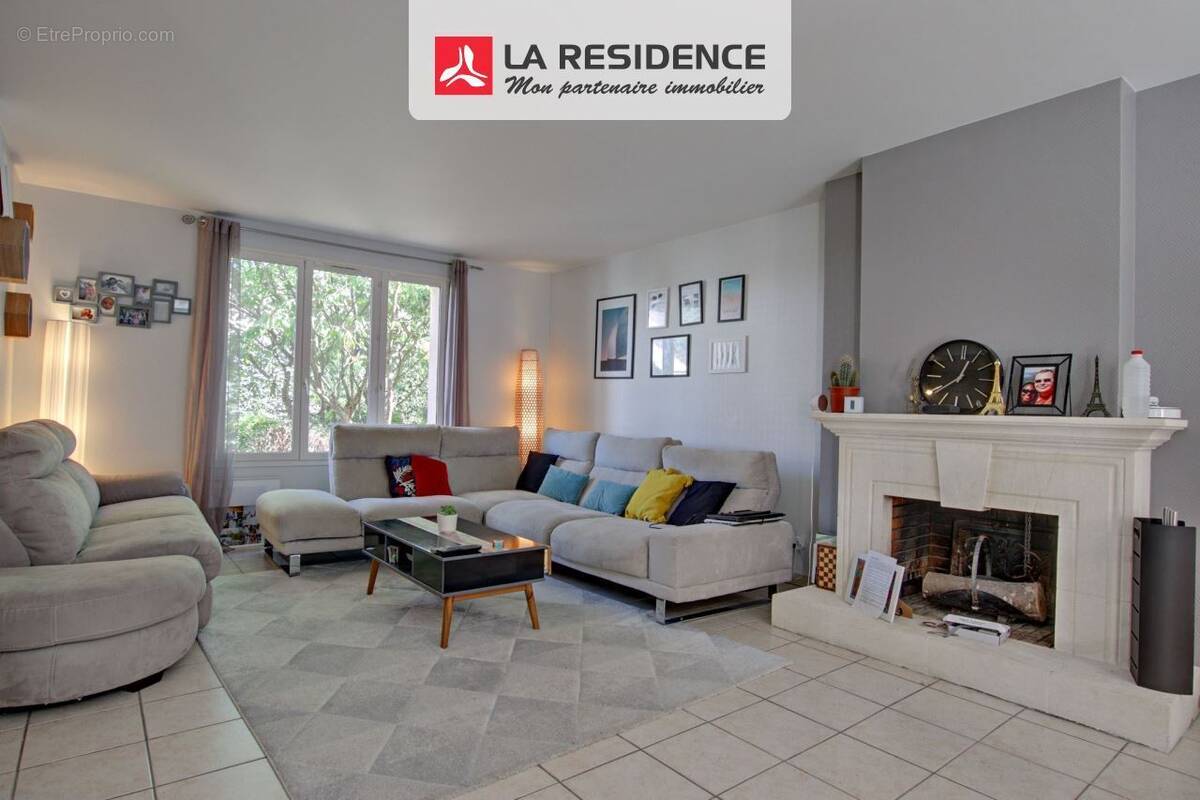 Maison à LE MESNIL-SAINT-DENIS