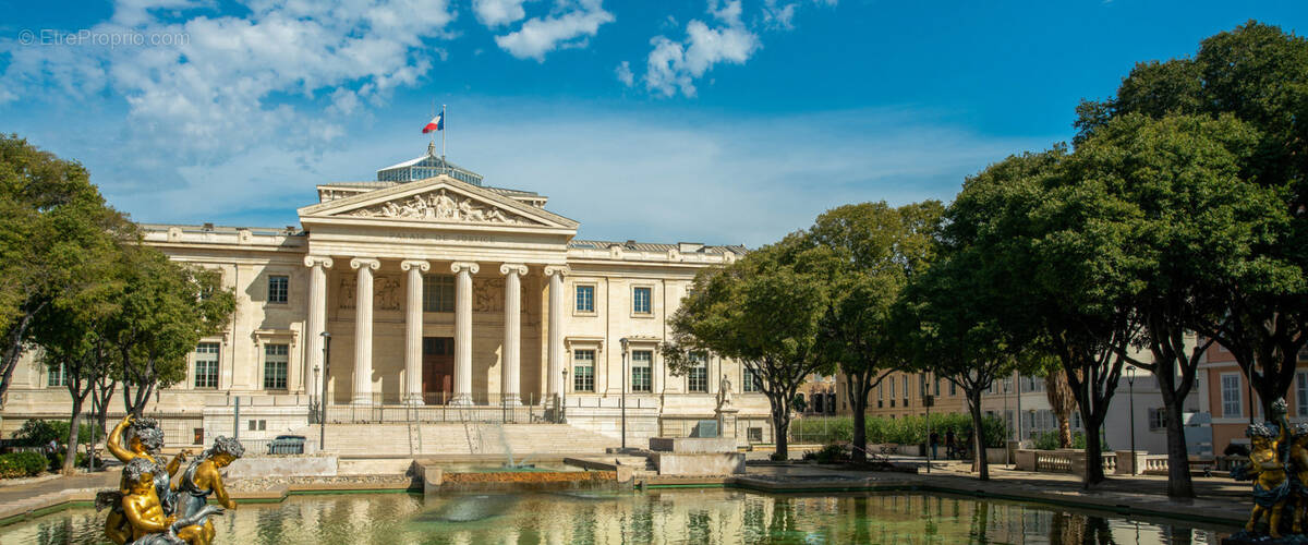 Appartement à MARSEILLE-1E