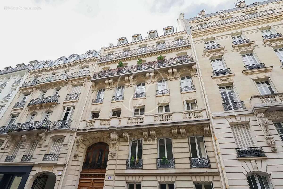 Appartement à PARIS-16E