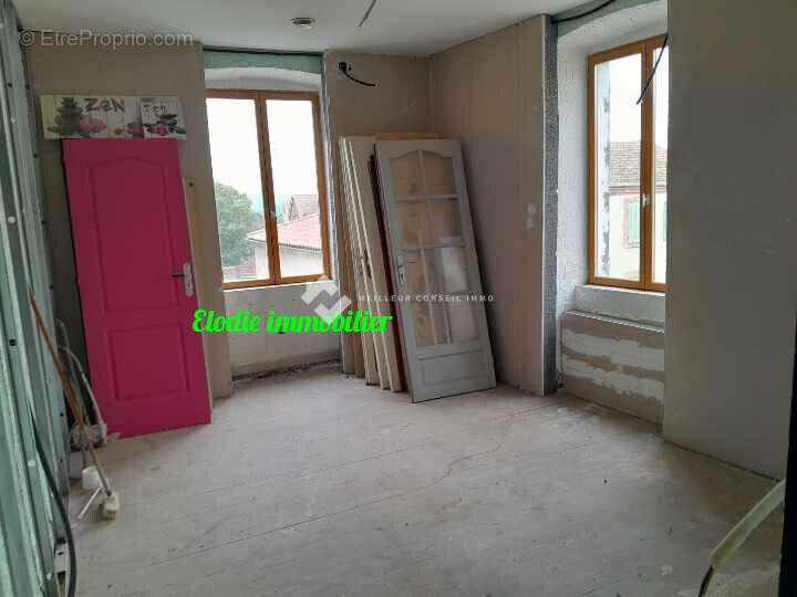 Appartement à SAINT-GEORGES-D'AURAC