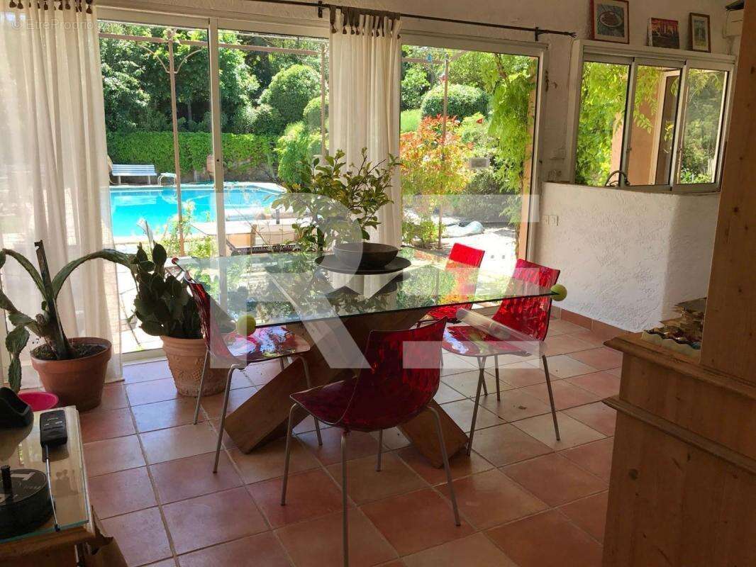 Superbe propriete avec piscine dependances la sainte baume - photo 10