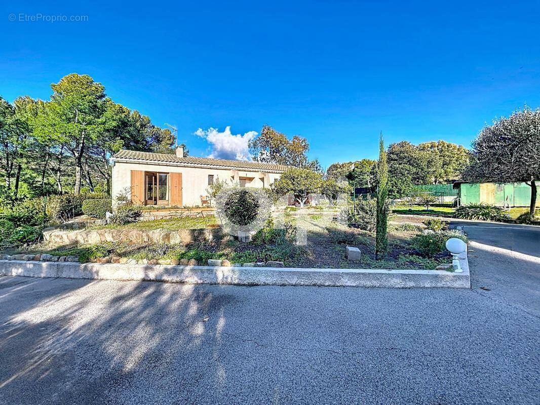 Maison à ROQUEBRUNE-SUR-ARGENS