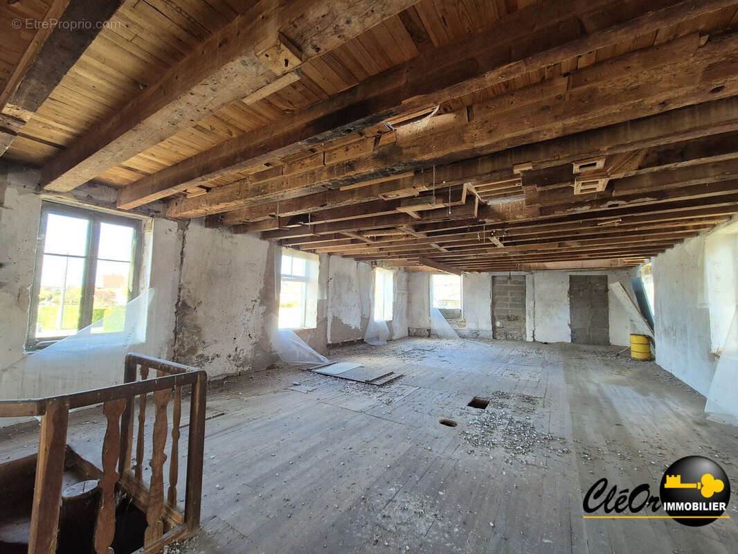 Appartement à OUROUX-SUR-SAONE