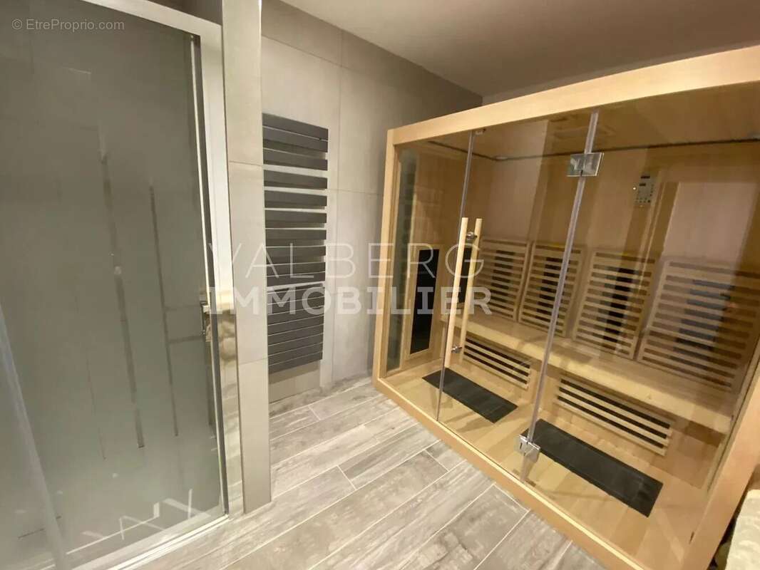 Chalet - 275 m² - proche des pistes - photo 15