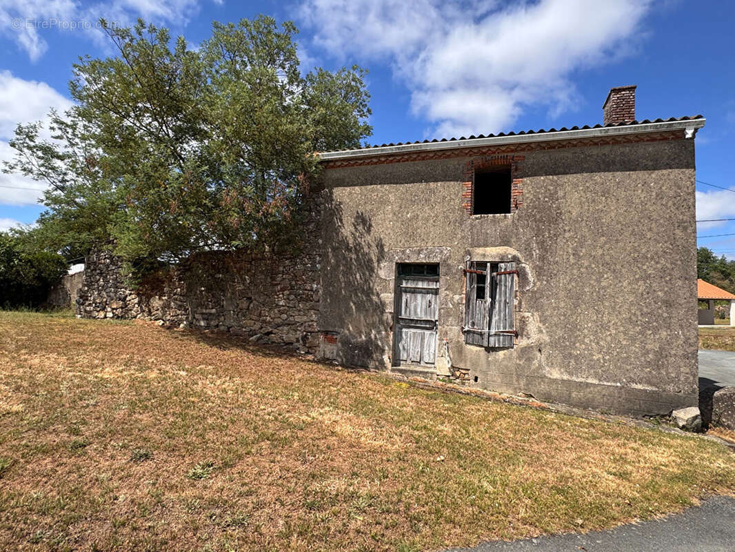 Maison à BEAULIEU-SOUS-LA-ROCHE