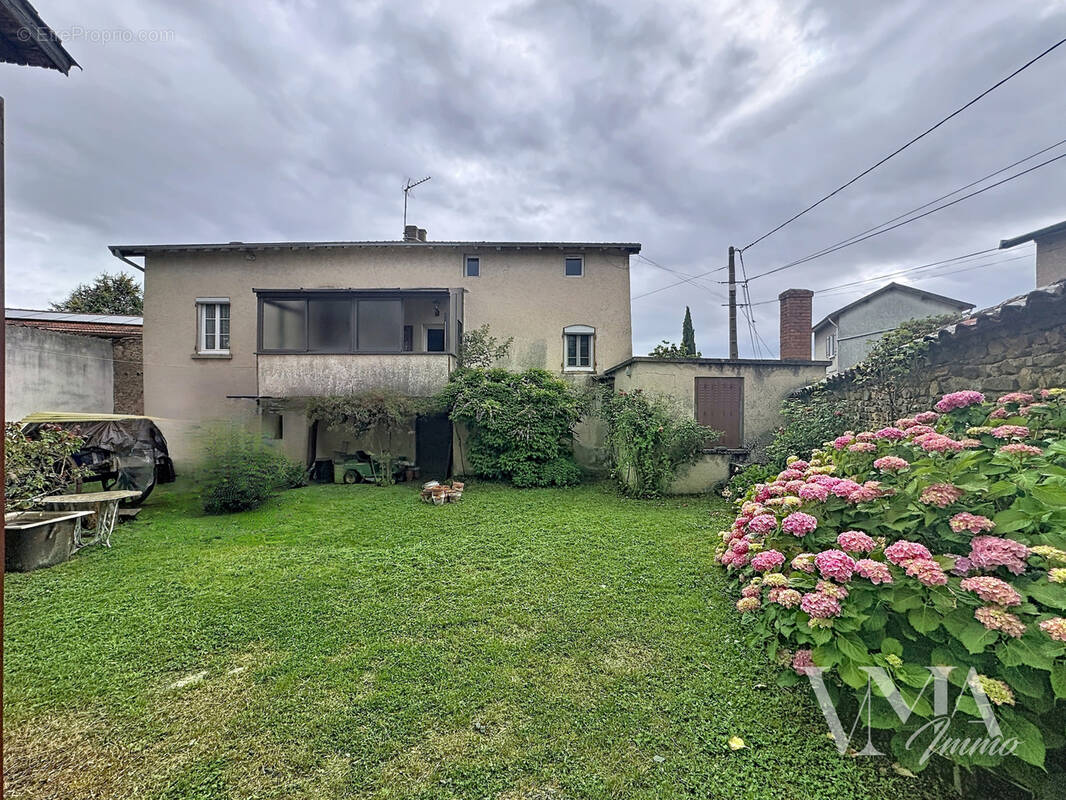 Maison à FLEURIEUX-SUR-L'ARBRESLE