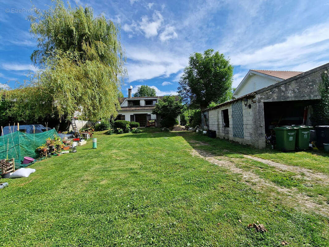 Maison à CRECY-LA-CHAPELLE