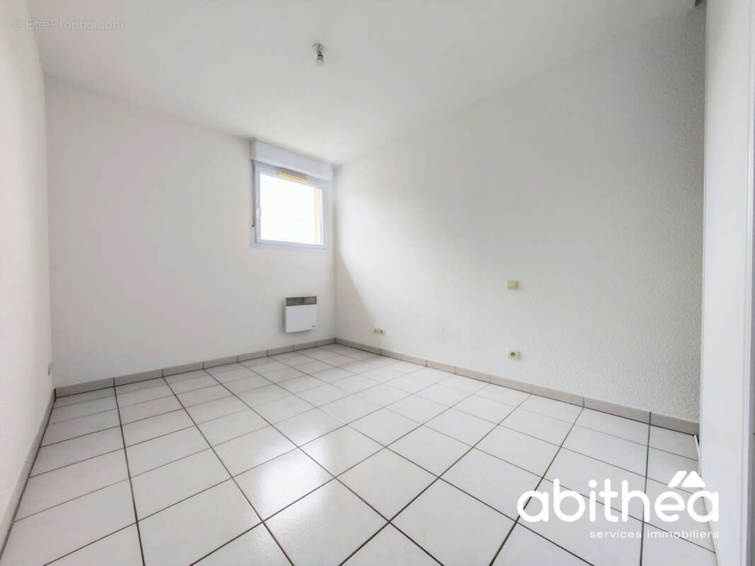 Appartement T2 avec terrasse, piscine et parking   Le confort d'une résidence récente dans un environnement pa - photo 5