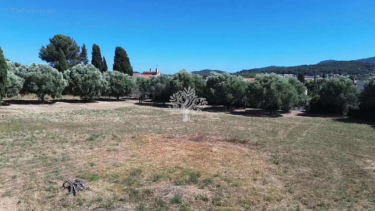 Terrain à SIX-FOURS-LES-PLAGES