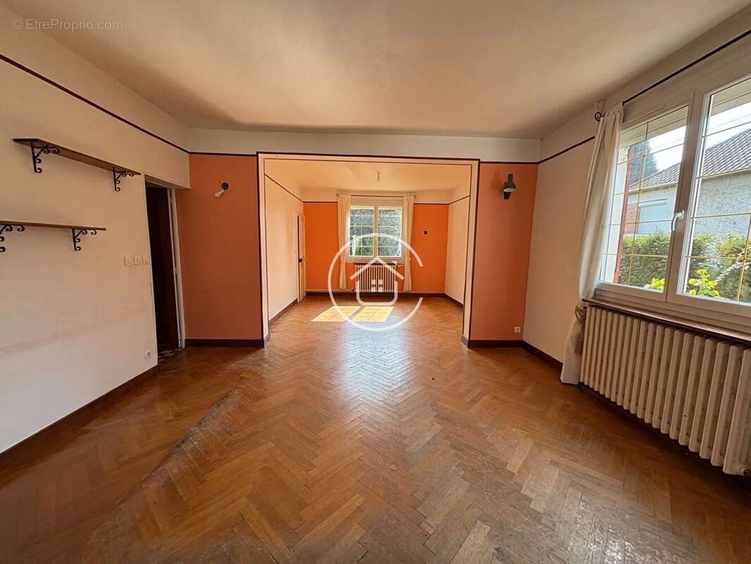 Maison à LA CHAUSSEE-SAINT-VICTOR