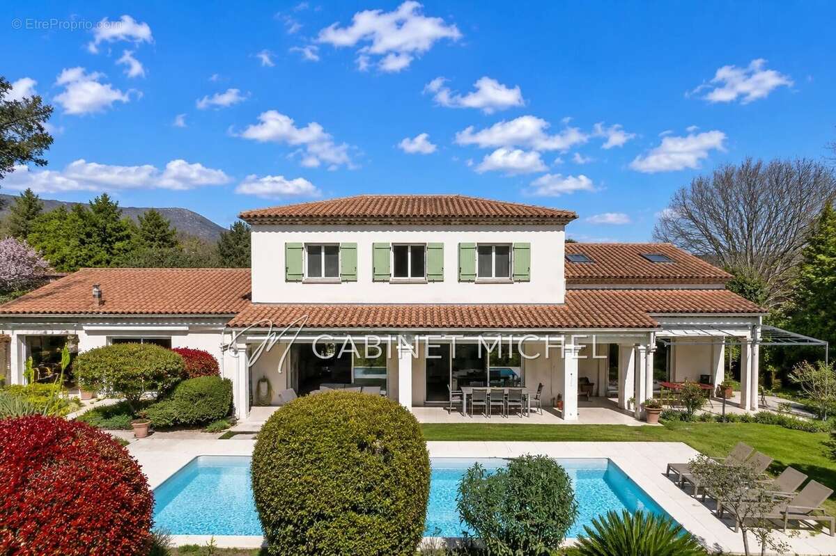 Maison à ROQUEFORT-LES-PINS