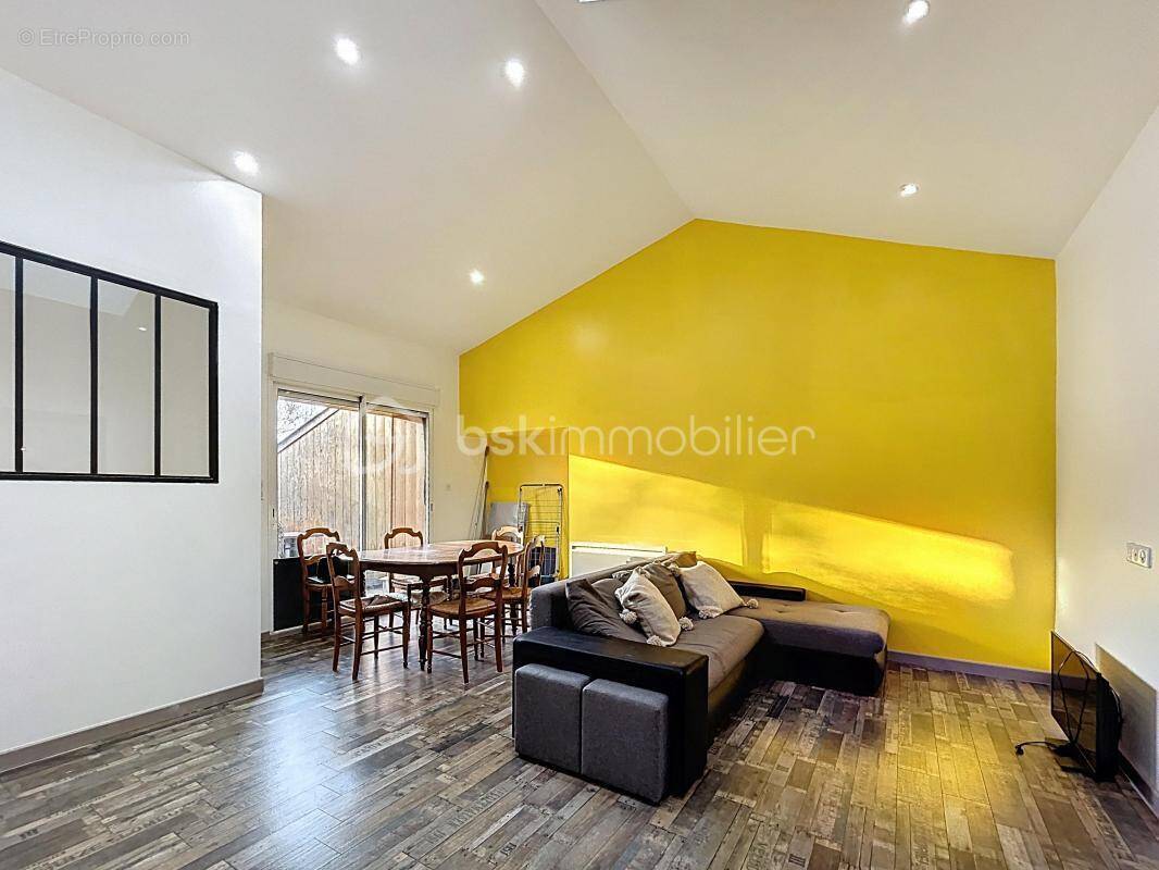 Maison à SAINT-JEAN-DE-BLAIGNAC