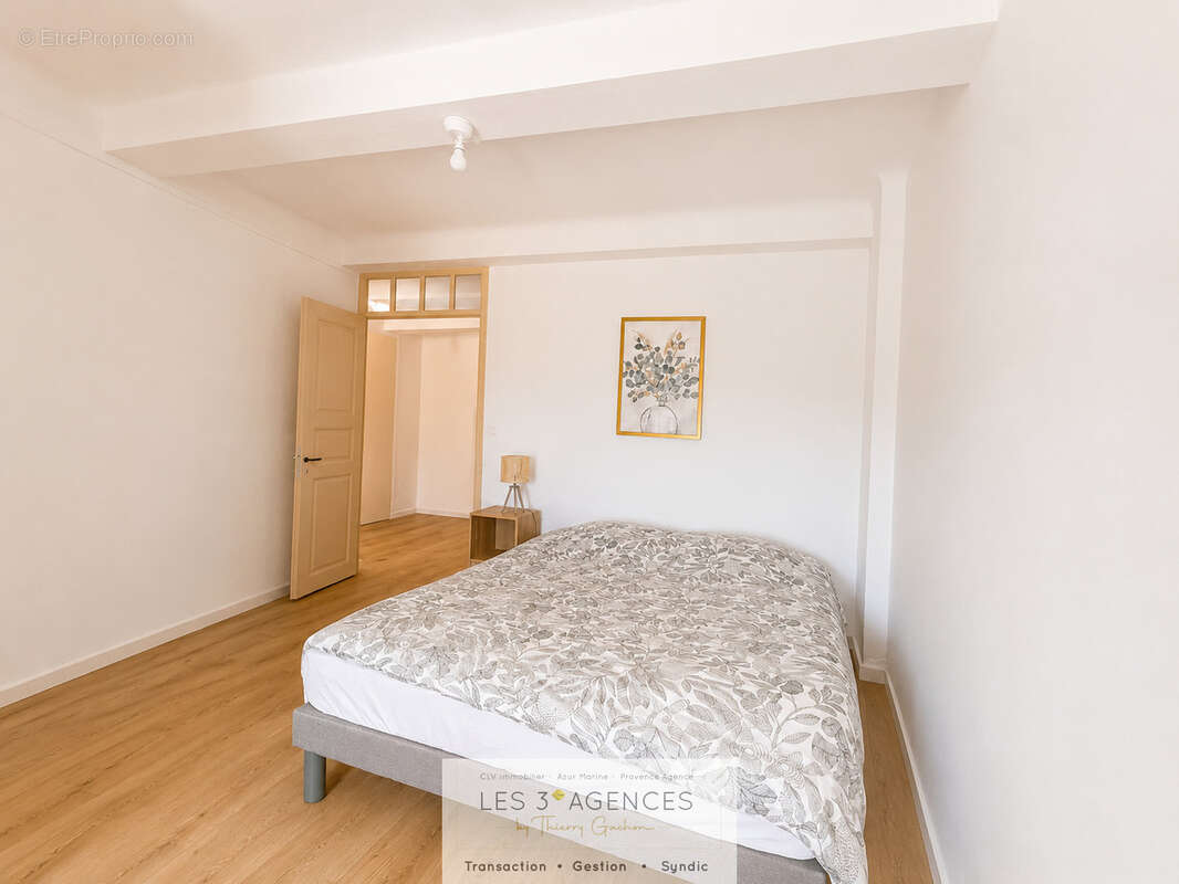 Immeuble de rapport en monopropriété   cœur du village de la garde-freinet - photo 2