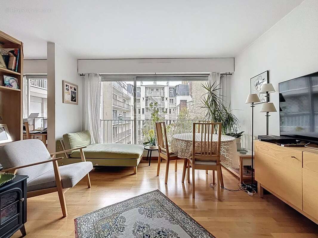 Appartement à PARIS-15E