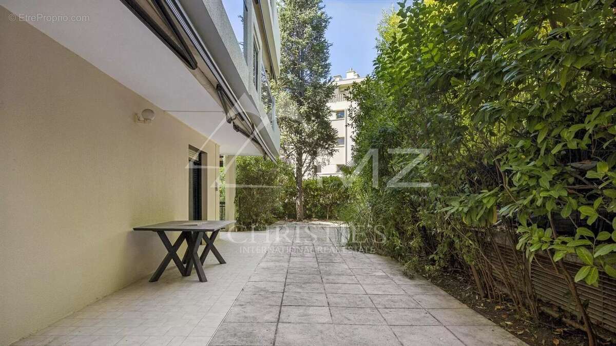 Quartier Montrose, appartement de 3 pièces avec jardin de 148m2 - photo 9