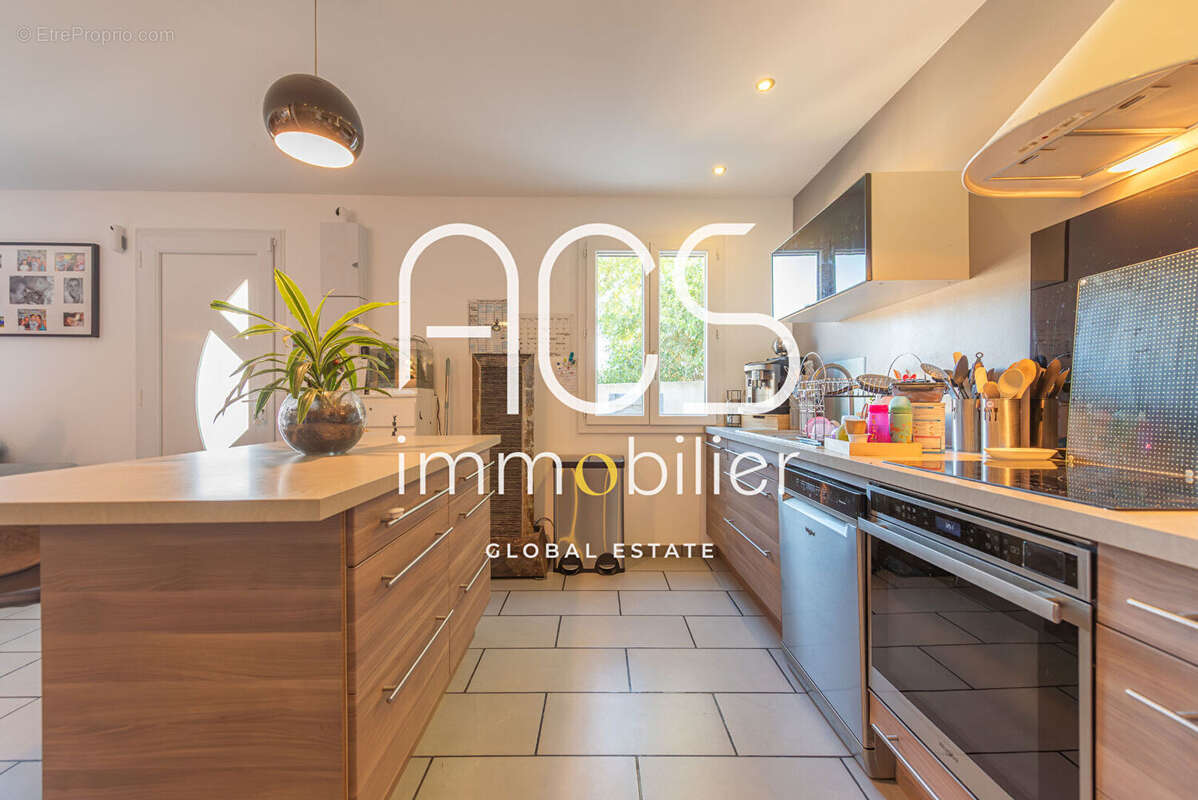 Maison à CHATEAUNEUF-LES-MARTIGUES