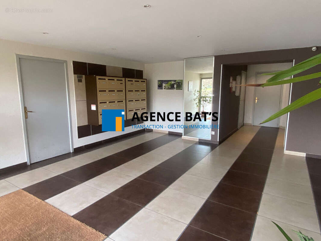 Photo 2 - Appartement à ROCHE-LA-MOLIERE