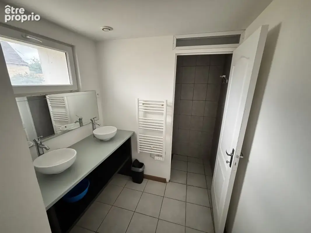 Ensemble immobilier composé de deux gîtes situés sur la commune de Savigny-en-Véron - photo 10