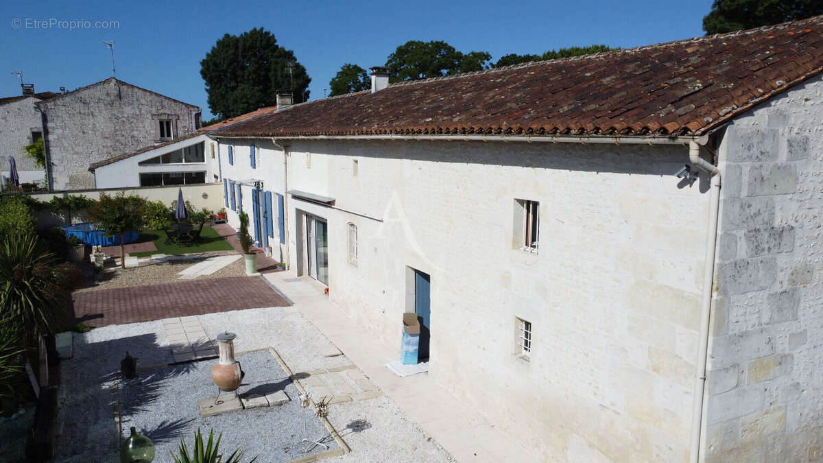 Maison 9 pièces 242 m2 avec dépendances. 5 min de SAINTES - photo 7