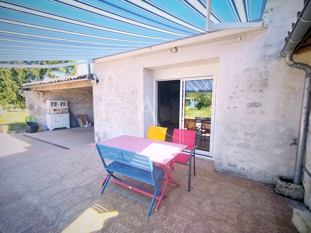 Maison à SAINT-GEORGES-DES-COTEAUX