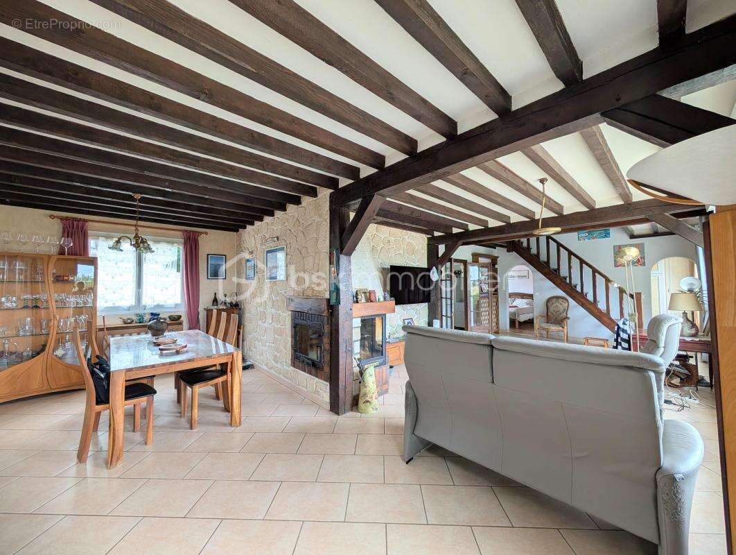 Demeure familiale de 171 m², dépendances et chapelle sur un parc de 5100 m² - photo 4