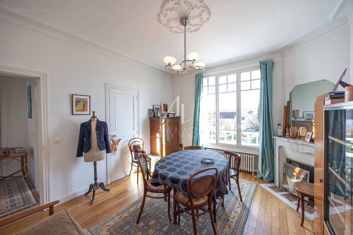Maison à ESBLY