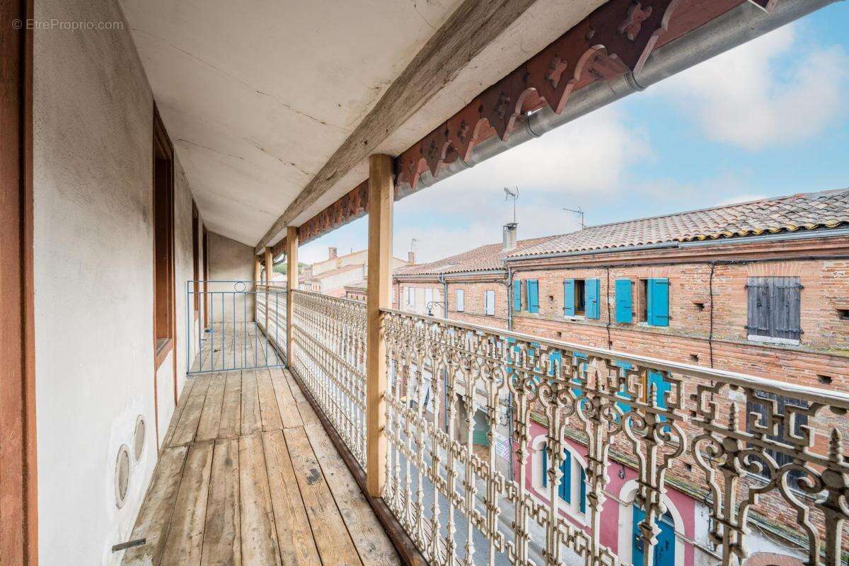 Appartement à SAINT-SULPICE-SUR-LEZE