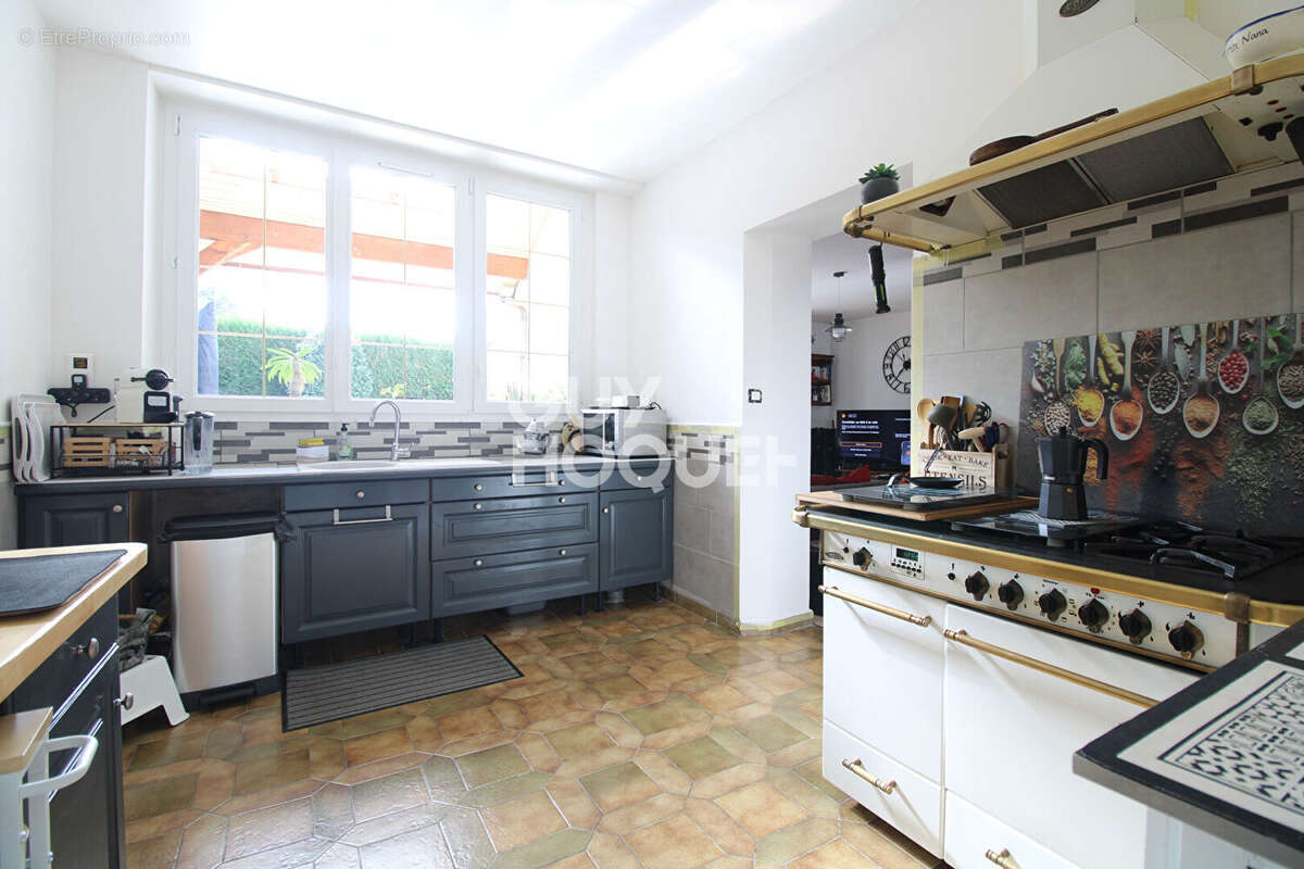 Maison à CHEVRY-COSSIGNY