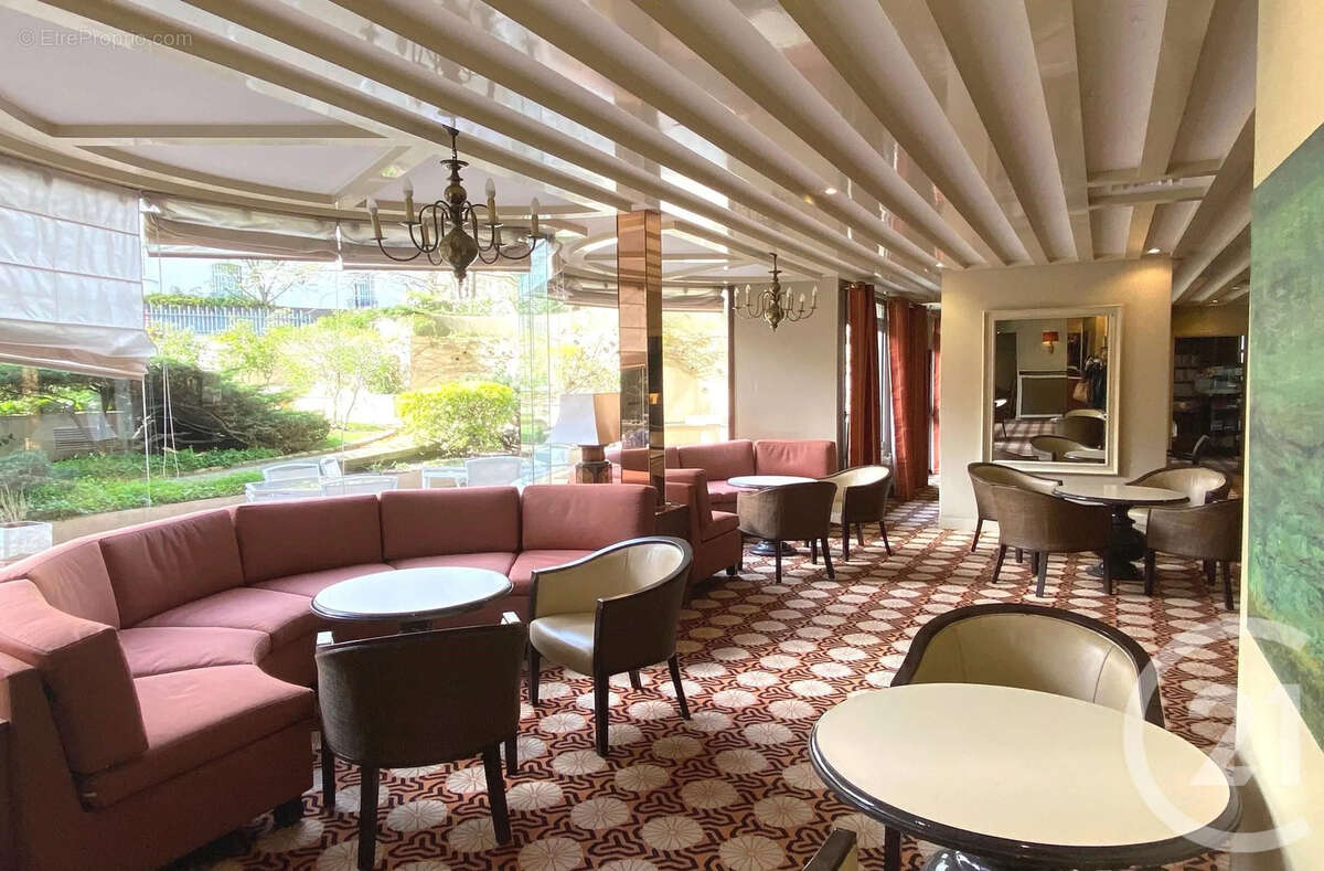 Appartement à NEUILLY-SUR-SEINE