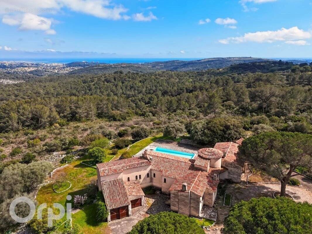 Maison à ROQUEFORT-LES-PINS