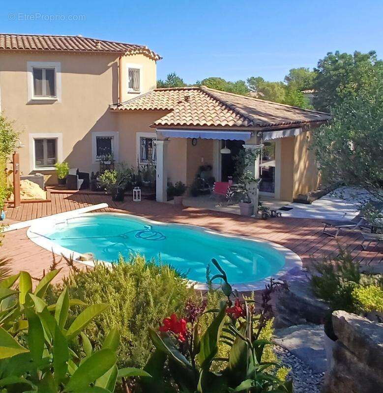 Villa avec piscine, dans un cadre résidentiel prisé - photo 2