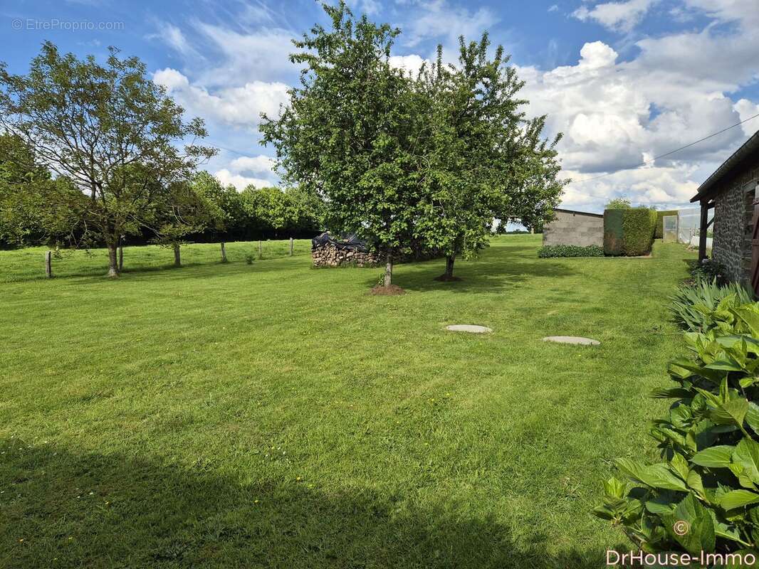 Maison à SAINT-BERTHEVIN-LA-TANNIERE