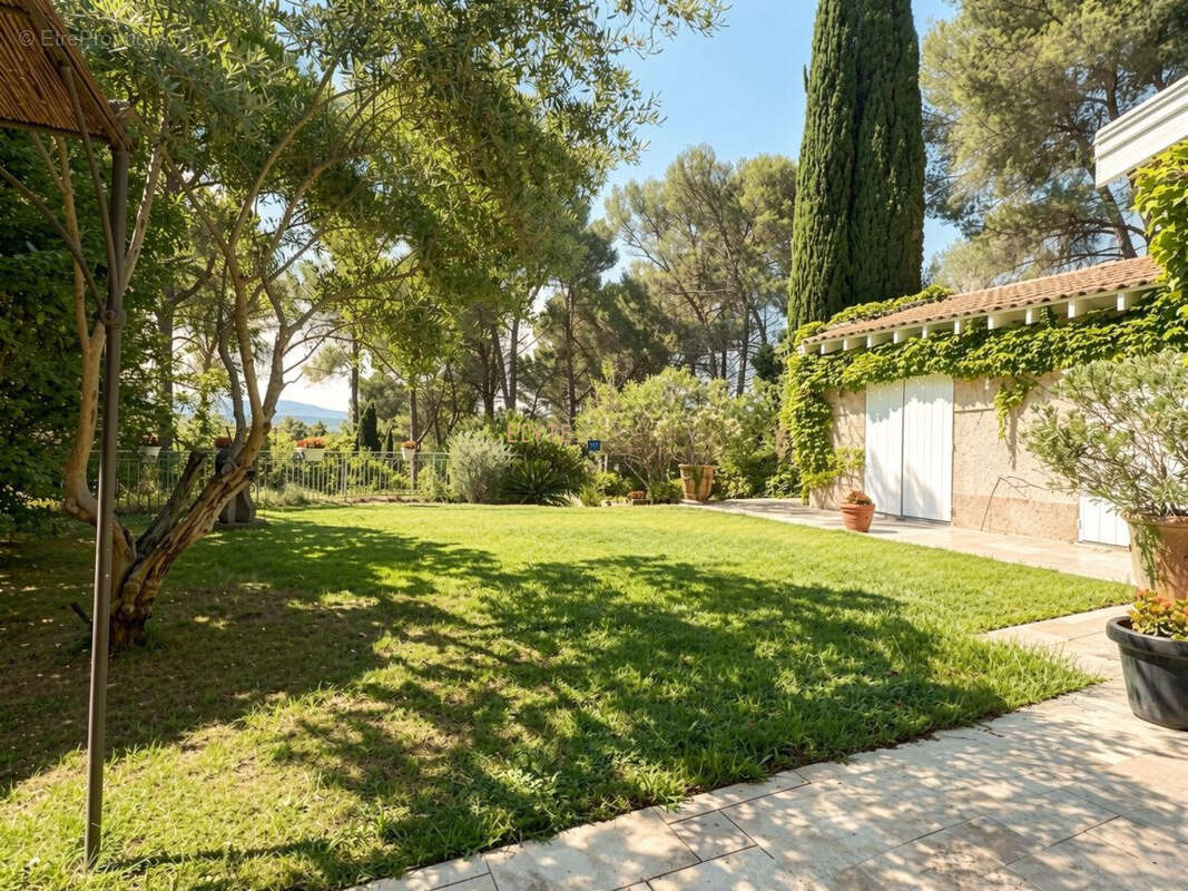 Maison 250 m² à Chateauneuf-Le-Rouge  - photo 2