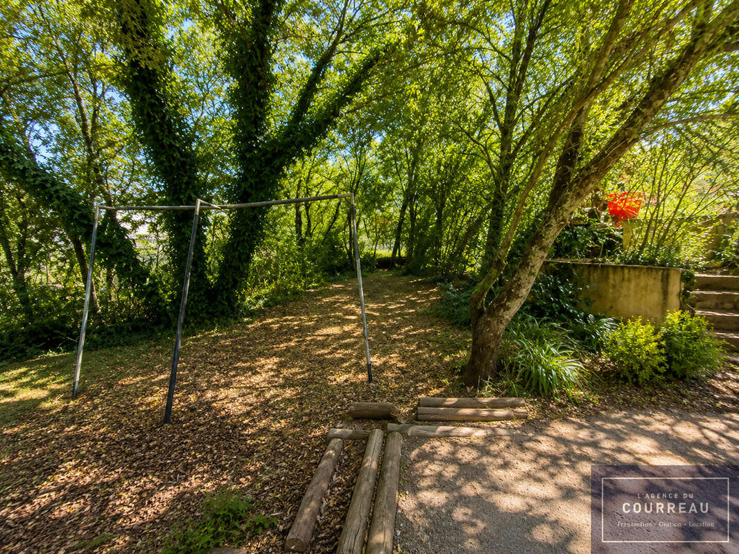 Villa plain-pied avec piscine et grand terrain à Beaulieu - photo 17