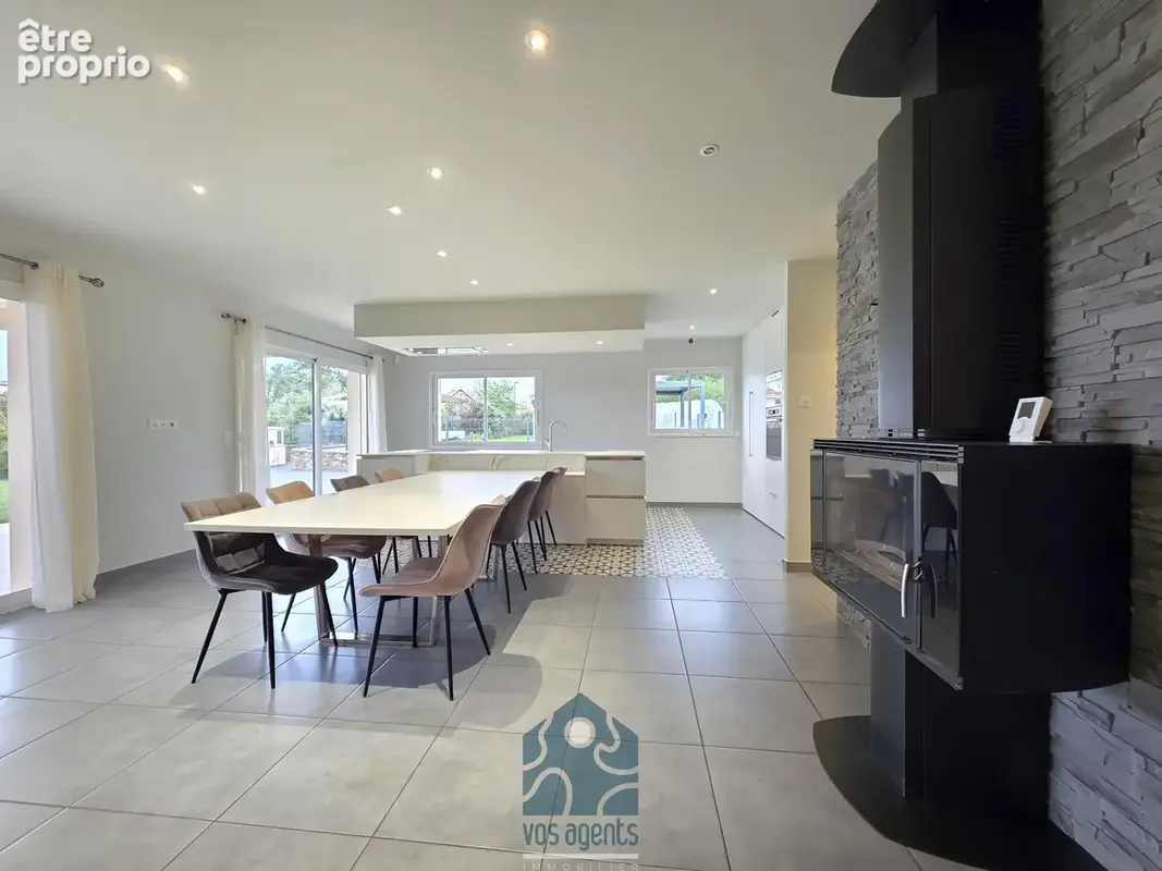 Maison T5 avec piscine, double garage, terrasse couverte, pergola et dépendances - photo 5