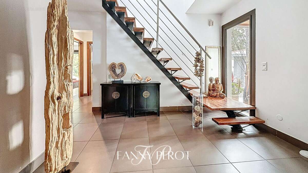 Exceptionnelle villa de 205m² + terrain constructible à Saint-Cyprien - photo 11