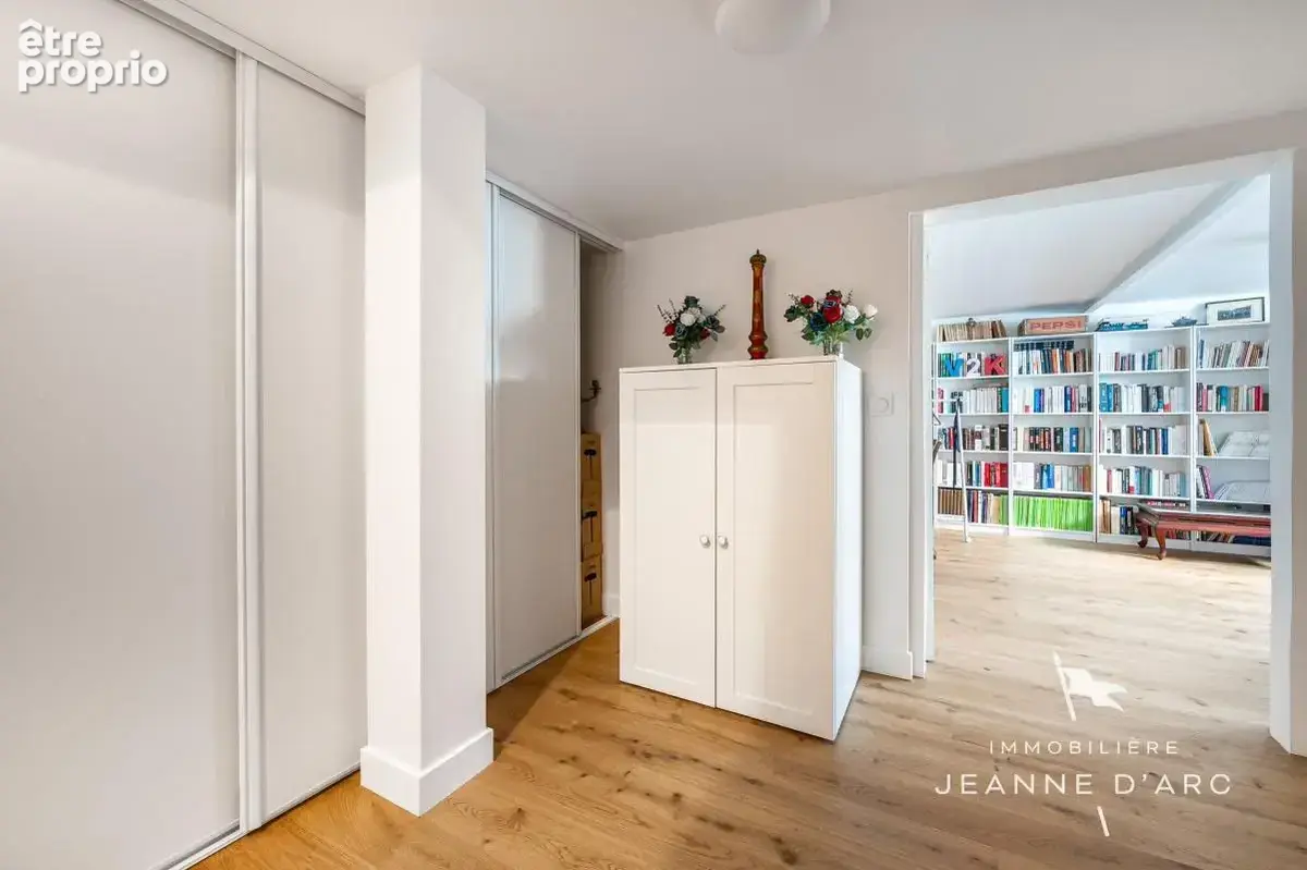 VERSAILLES - RIVE DROITE LES PRéS - Maison de ville 159 m²  - 8 pièces, 4 chambres - Dressing, Salle familiale dans Sous-sol Com - photo 21