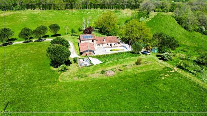 Maison à VIC-FEZENSAC