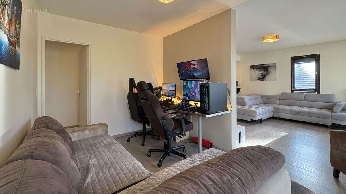 Appartement à LE COUDRAY-MONTCEAUX