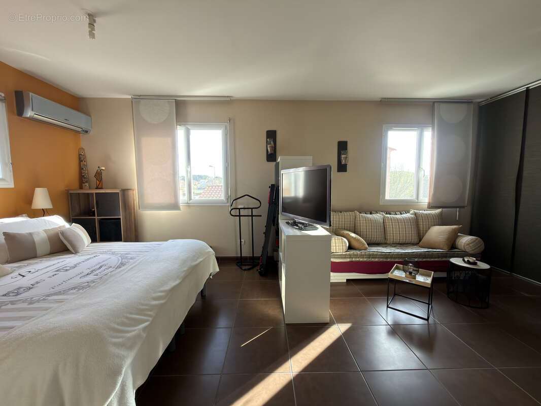 Maison à SAINT-LAURENT-DE-LA-SALANQUE