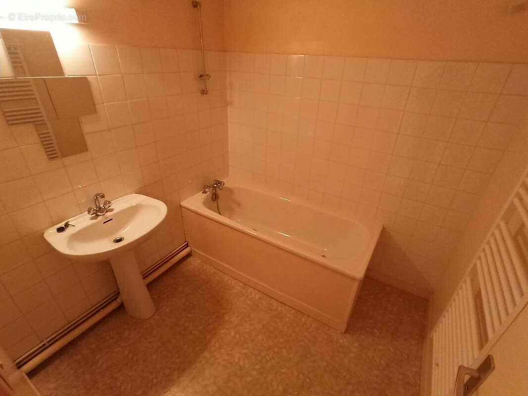 Commerce à AIXE-SUR-VIENNE